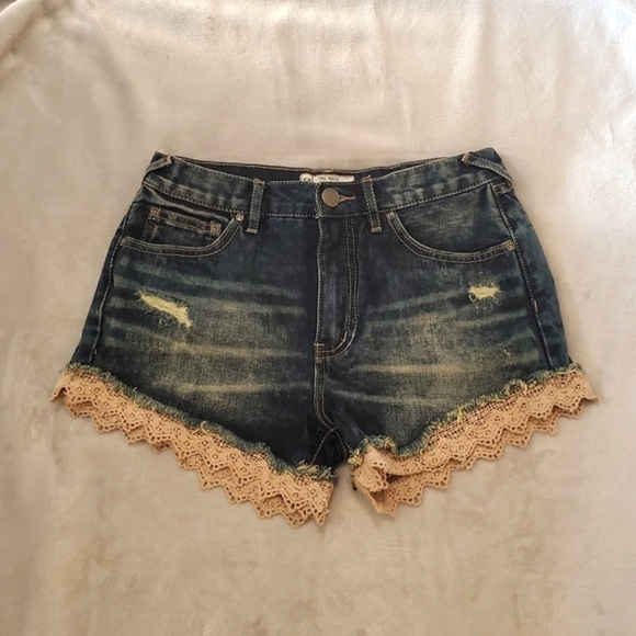 Free People Blue Denim Lace Trim Boho Distressed Women's Shorts Size 26 - Picture 1 of 8